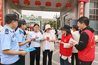 状态奇差！里夫斯最近5场三分22中3 本场到目前为止5投0中